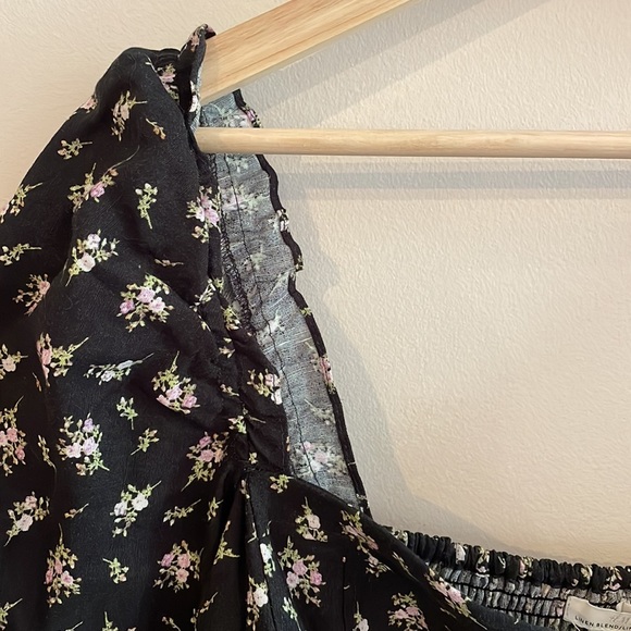 Floral Cropped ‘Peasant’ Style Top with Puff Sleeves - Picture 4 of 5